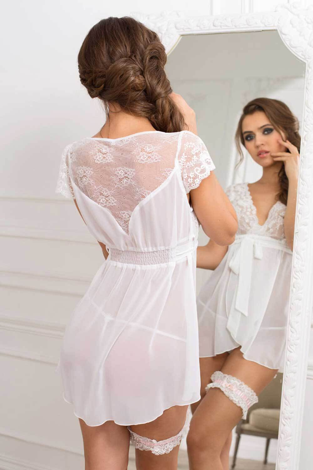 Lady in white 17252 Mia-Mia