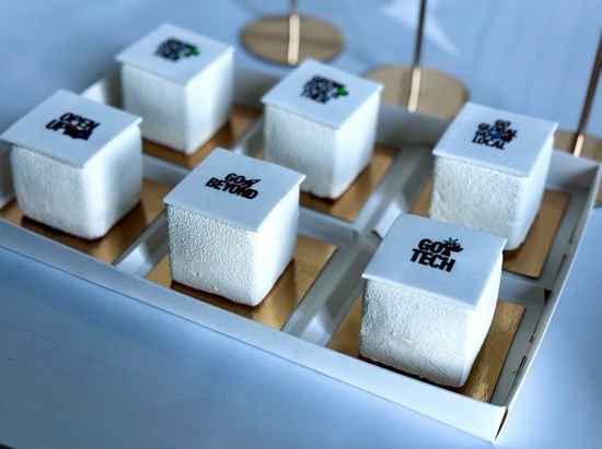 Пирожные с логотипом компании/коробочка на 6 шт