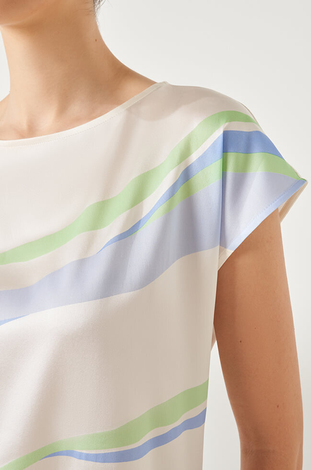 22844 Блузка женская (молочно-голубой)