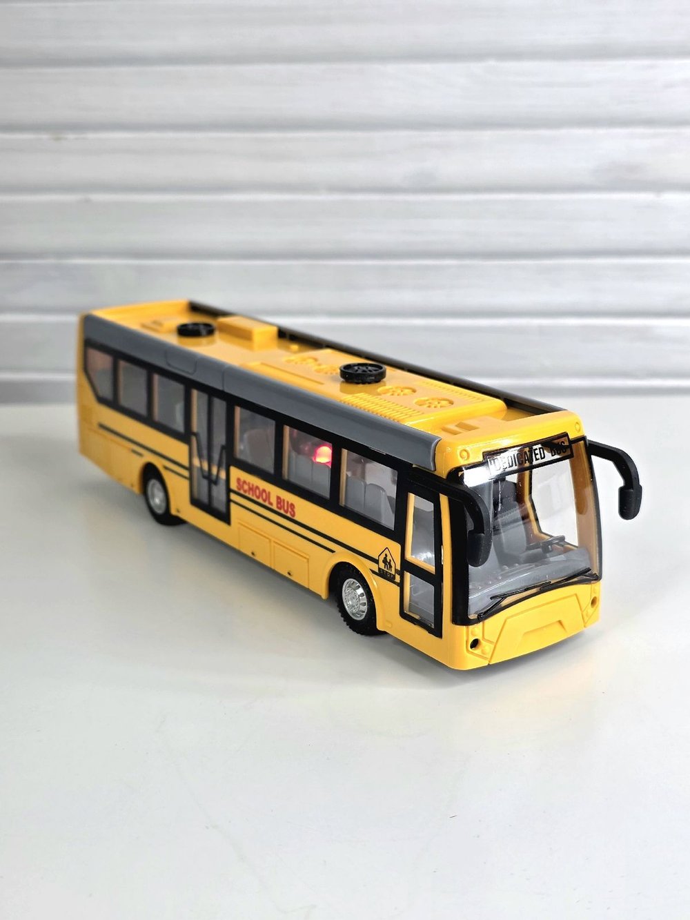 Игровая машина Автобус на радиоуправлении со световыми эффектами (201254268)