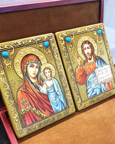 Две иконы: Казанская Божия Матерь и Господь Вседержитель 15х20. Венчальная пара.