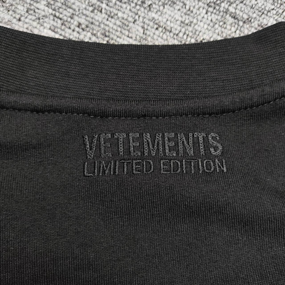 Футболка Vetements