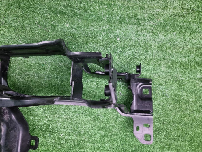 Кронштейн фары левый BMW X5 G05 (2018-н.в.)