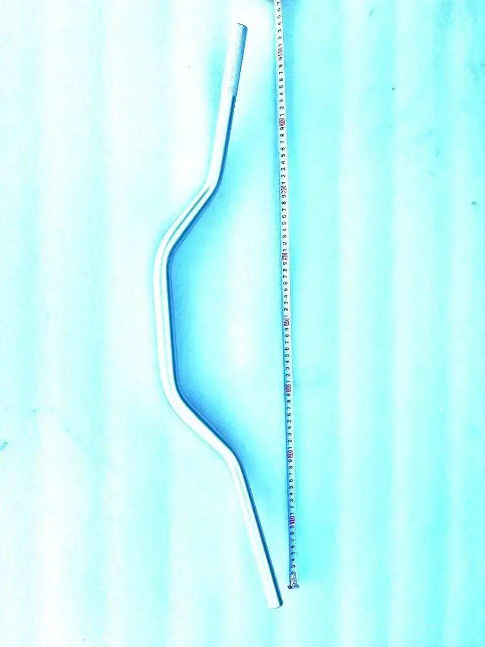 Руль алюминиевый для мотоцикла эндуро 28 мм.