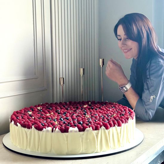 Торт в стиле итальянский пирог с малиной и голубикой