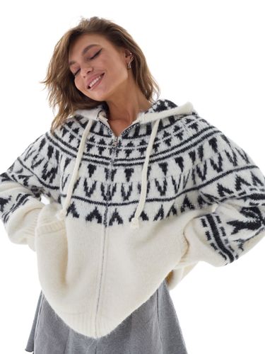 Молочный свитер на молнии с капюшоном