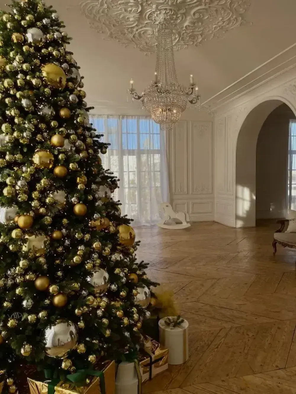 Елка с гирляндой «Эрмитажная» (Литая хвоя) от 1,5 м до 2,7 м