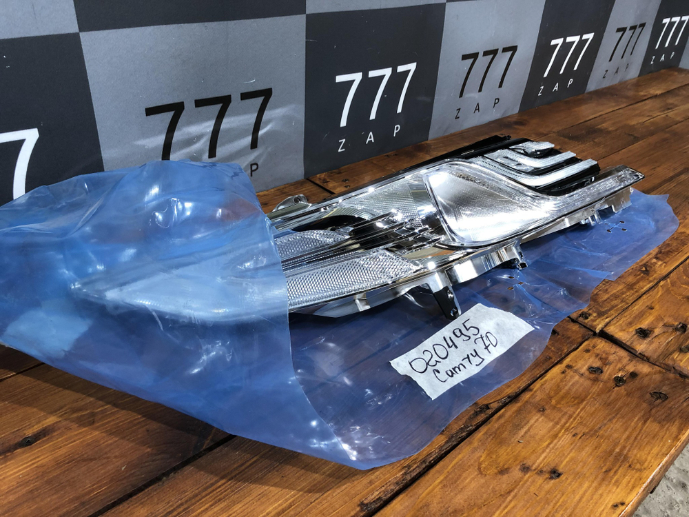 Отражатель фары правой Camry (XV70) 17-21 Новый Оригинал 8113133E10