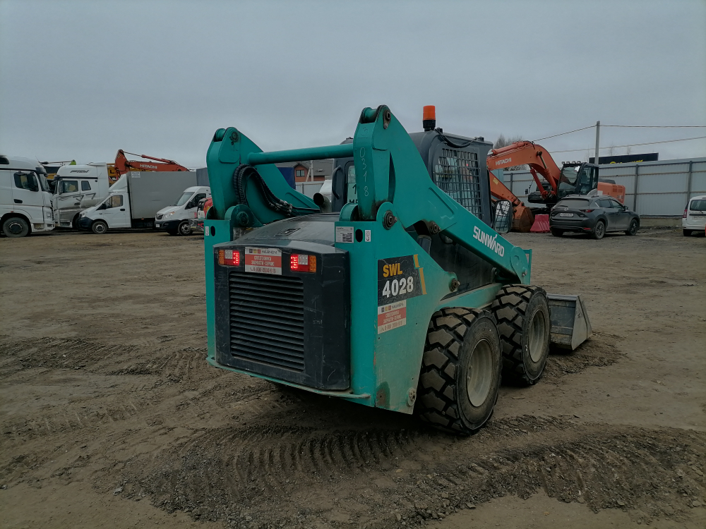 SUNWARD SWL* Мини погрузчик SWL4028 (Дизельный, 3,3 л, 74 л.с., АТ)