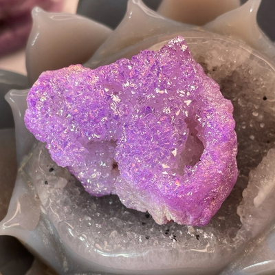 46729 Горный хрусталь Аура тон. друза 48мм