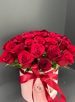 37 роз в коробке