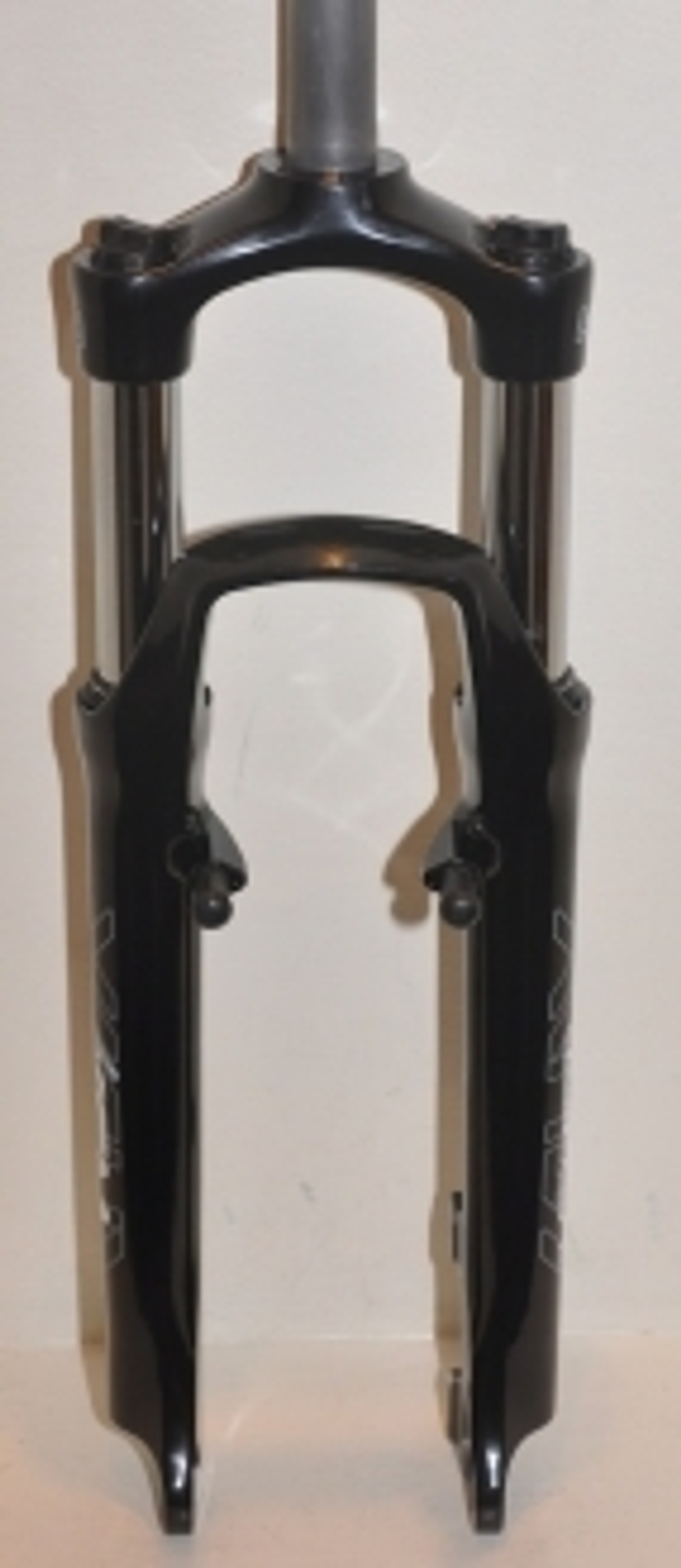 Вилка 26" SF13-XCM 26 черная, ход 120мм, штырь и ноги стальные. Жесткость пружин в обеих ногах. Креп