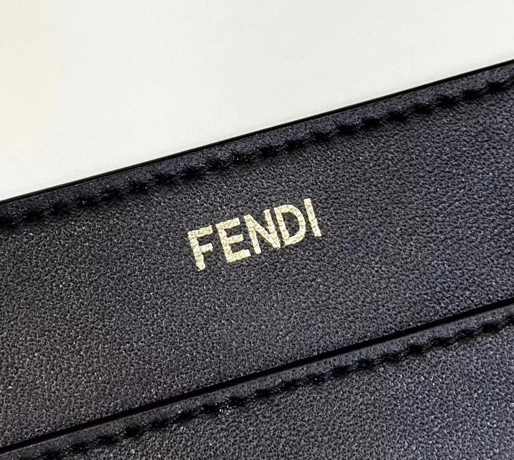 Fendi Peekaboo ISeeU Medium 33 cm