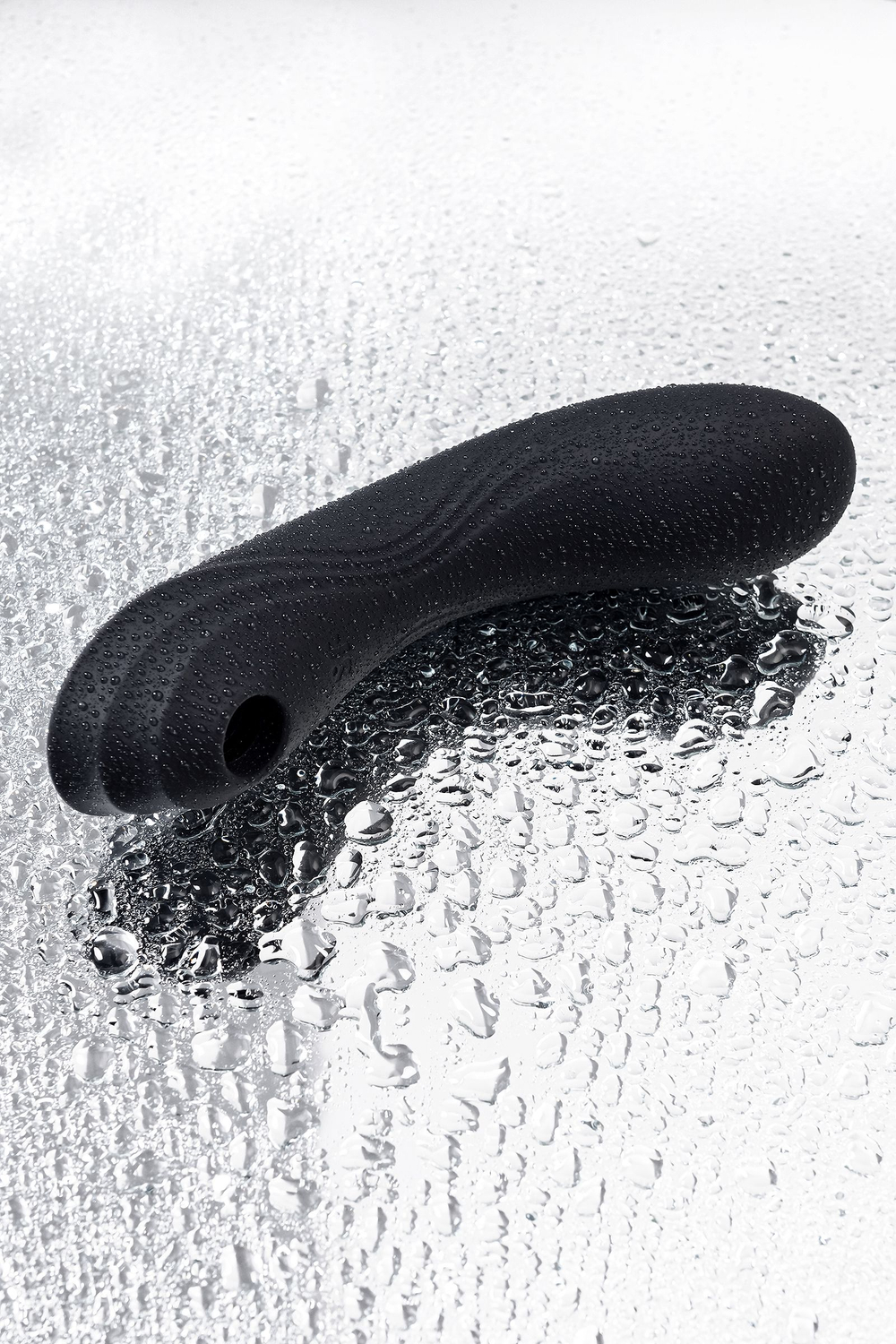 Вакуум-волновой бесконтактный стимулятор клитора Satisfyer Curvy Trinity 4, чёрный