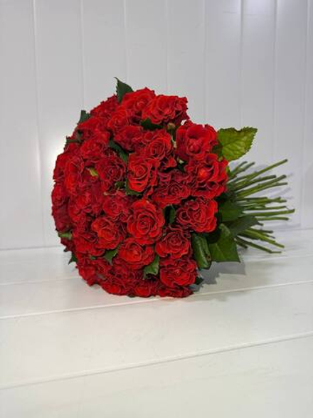 Букет из 59 шт красной розы 40 см