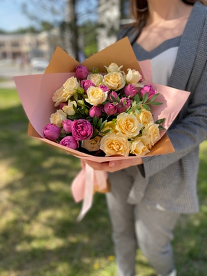 Букет кустовая роза S