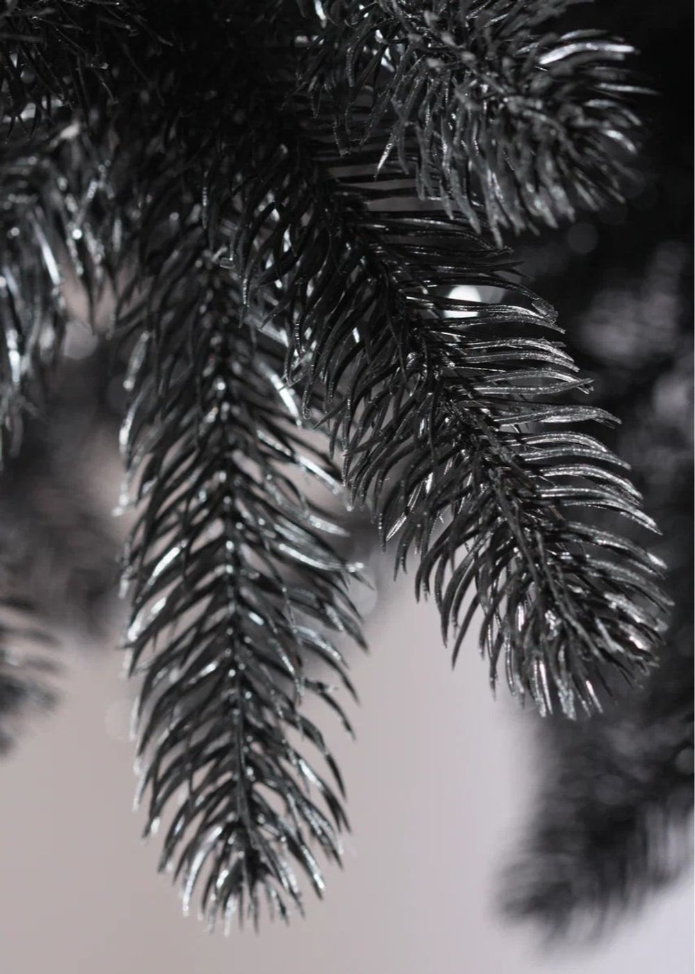 Искусственная черная елка «Фэнтези» (Литая хвоя) 185 см / 1,85 м