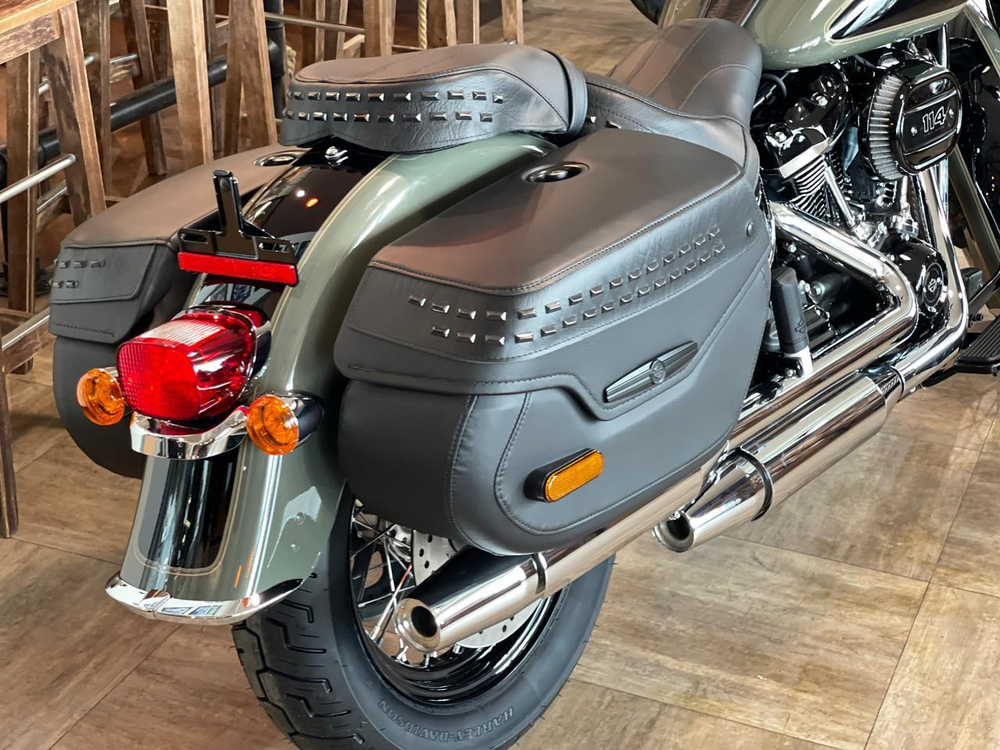 Heritage 114 Softail Harley-Davidson 2021 Vivid Black Deadwood Green / Vivid Black