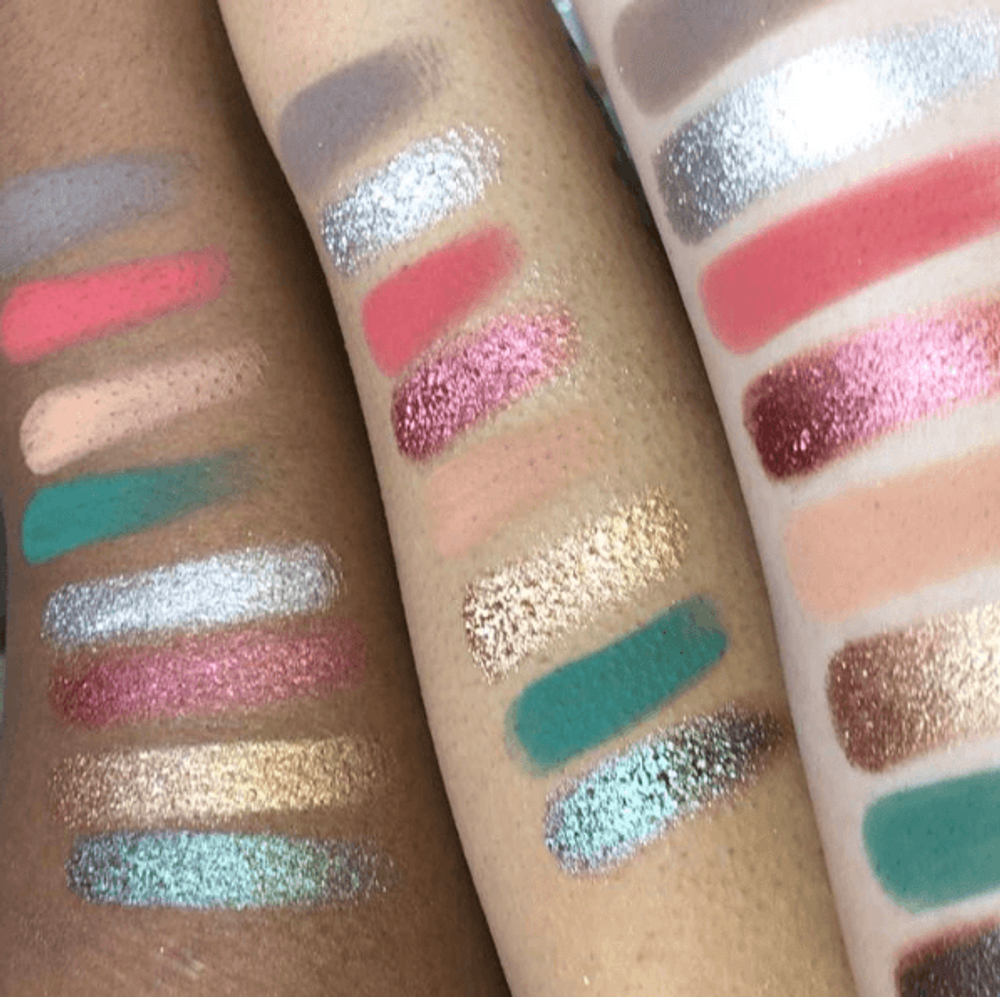 Give Me Glow CHRISTMAS MORNING palette