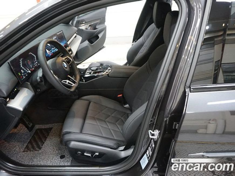 BMW 5 Series (G60) 520i M Sports (11.2023)