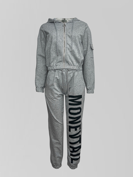 Спортивный костюм Miss Diva 189 из укороченной толстовки на молнии и штанов с крупной надписью