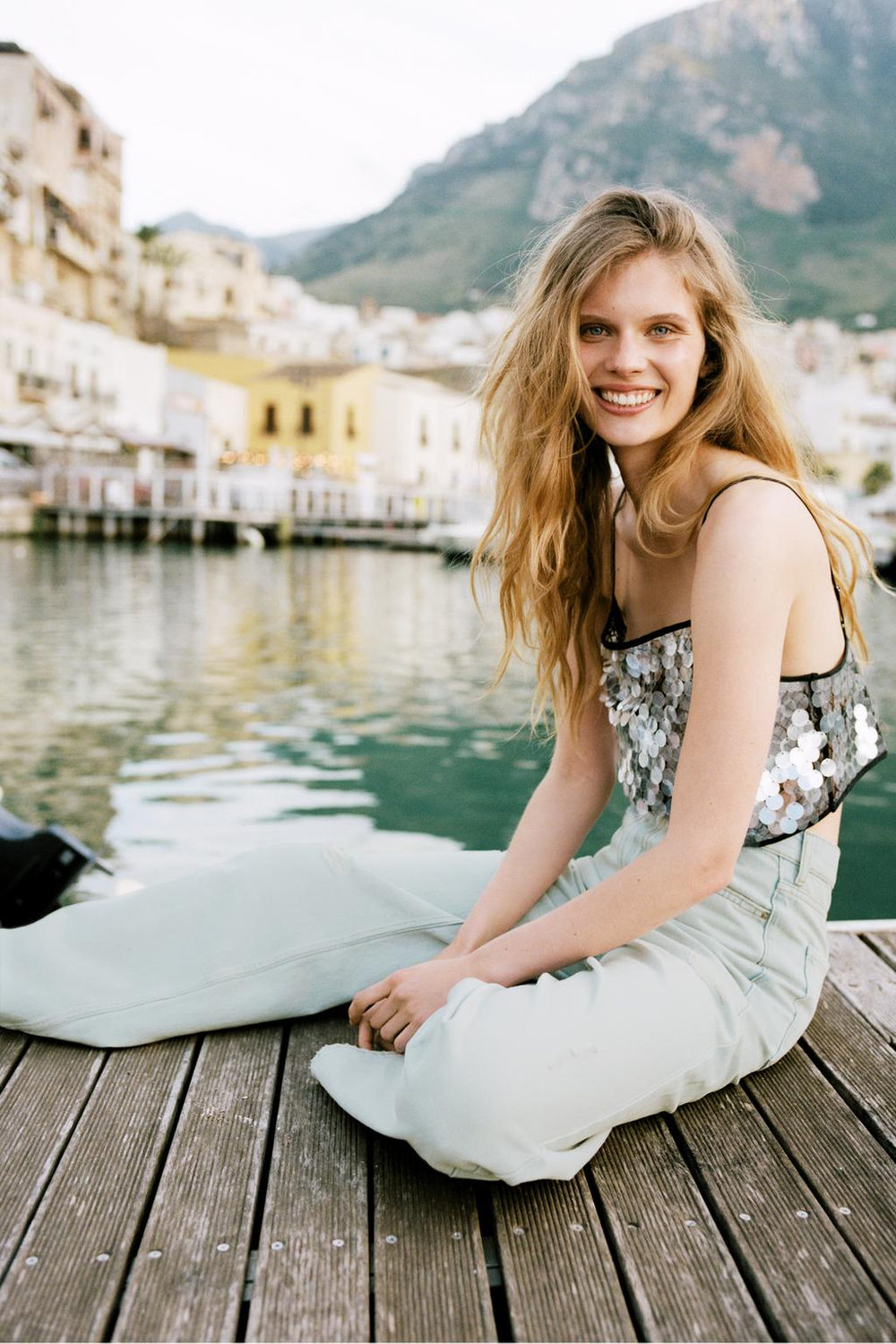 ZARA УКОРОЧЕННЫЙ ТОП С ПАЙЕТКАМИ, ЧЕРНЫЙ