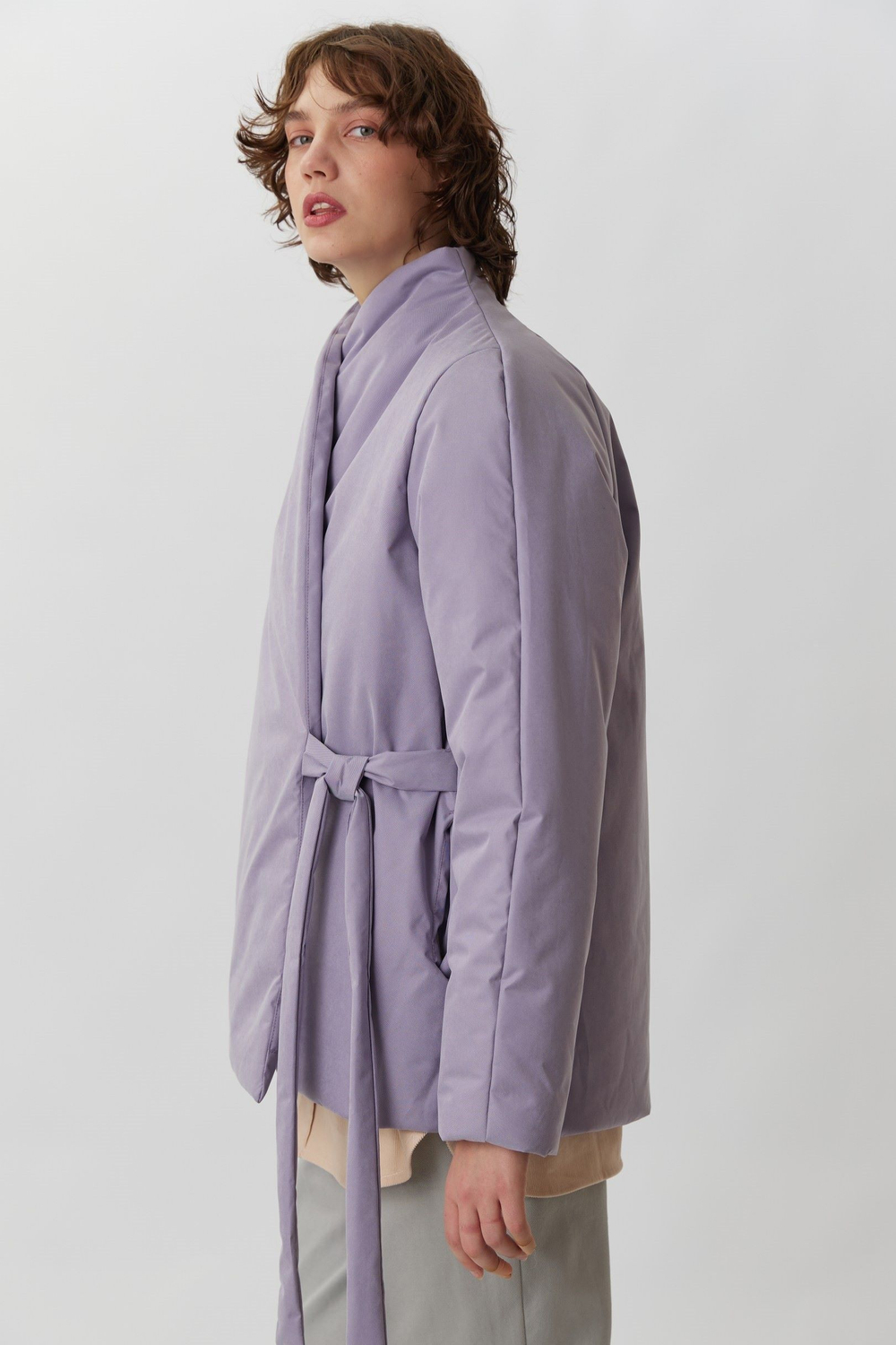 Зимняя куртка на запах из лавандовой бархатистой мембраны