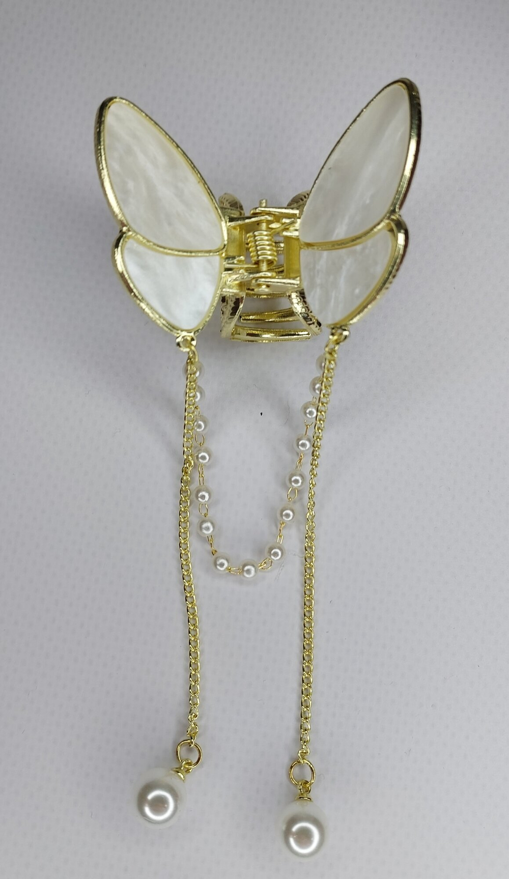 Перламутровый краб-бабочка для волос с  кисточками. Цвет белый