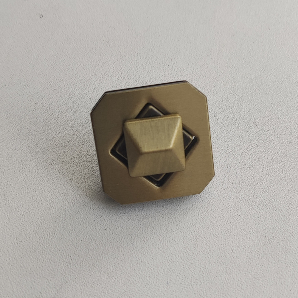 Замок вертушка на винтах Пирамида Антик