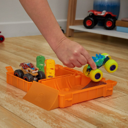 Hot Wheels - Игрушечные грузовики-монстры Набор канистр для трюков + автомобиль HXT04 / артикул   HXT04  / GTIN 194735237500