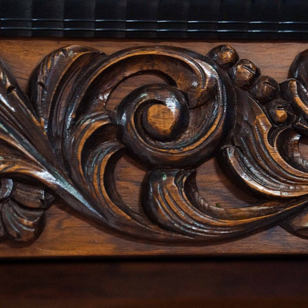 Кабинетный шкаф