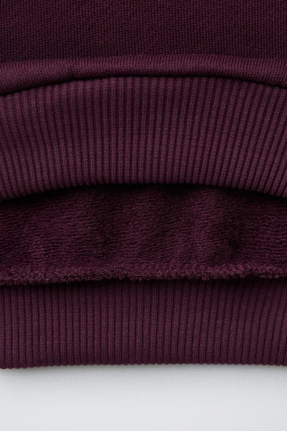 ZARA ТОЛСТОВКА С ПРИНТОМ, БУРГУНДИ