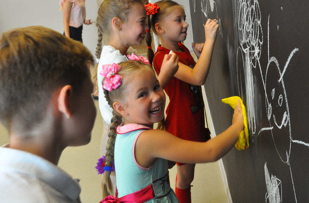 Черные меловые самоклеящиеся обои для рисования мелками 1156