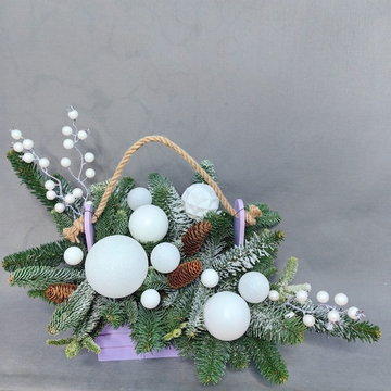 Новогодняя композиция в деревянном ящике