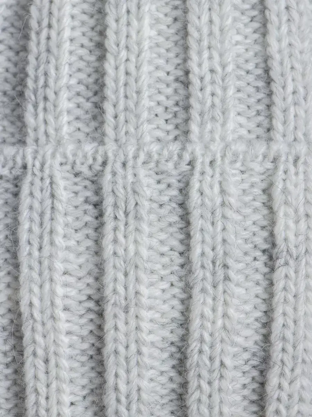 Шапка зимняя для девочки со снудом и помпонами