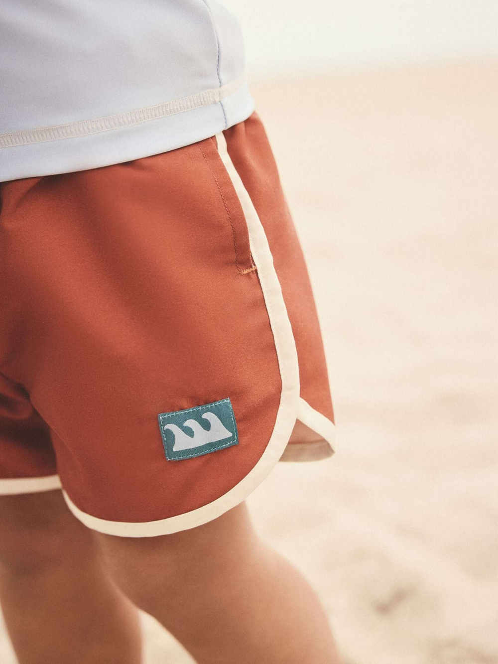 Рашгард и шорты в комплекте для мальчика Next E91-831, Белый, Кирпичный