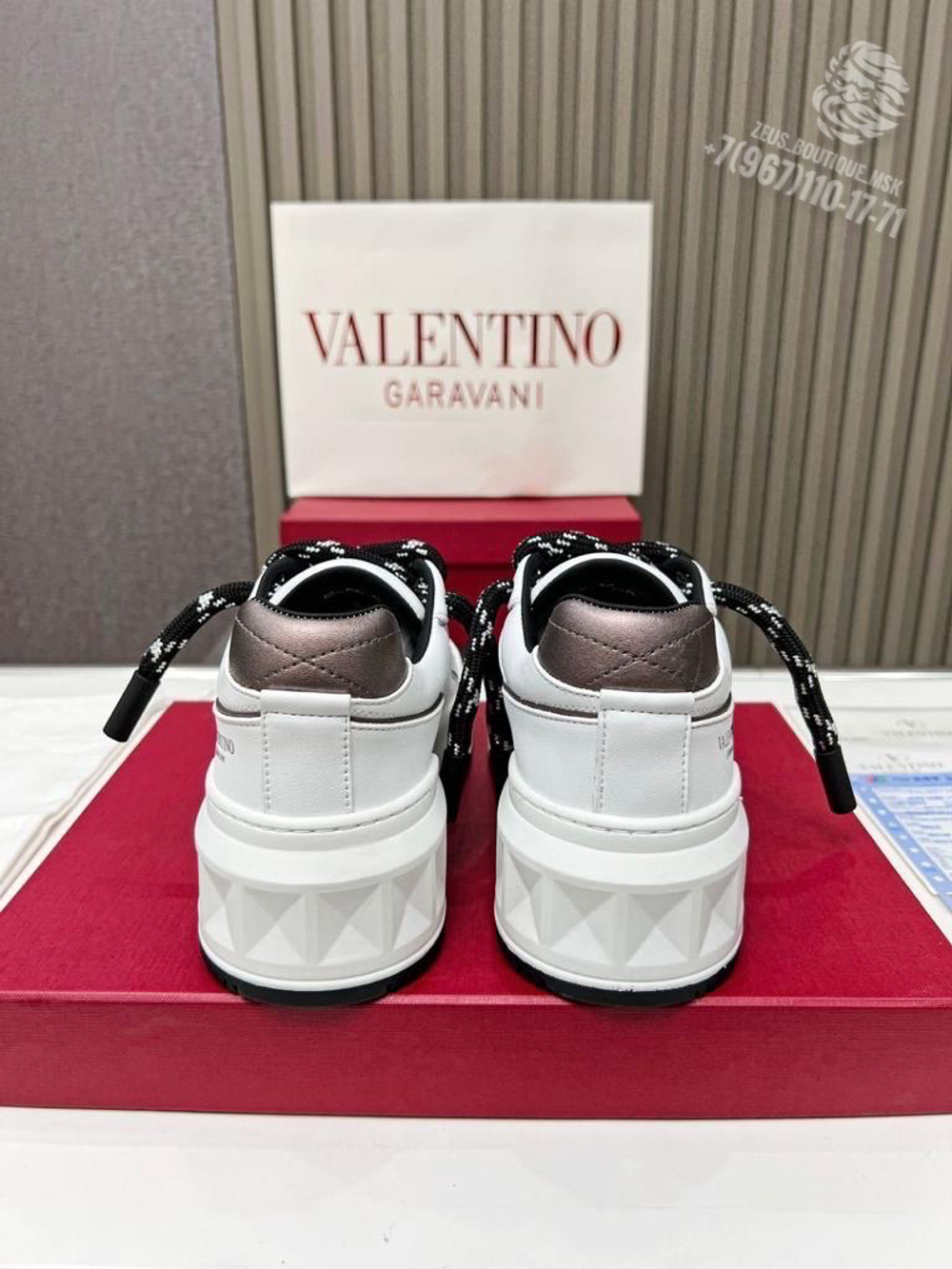 Кроссовки Valentino