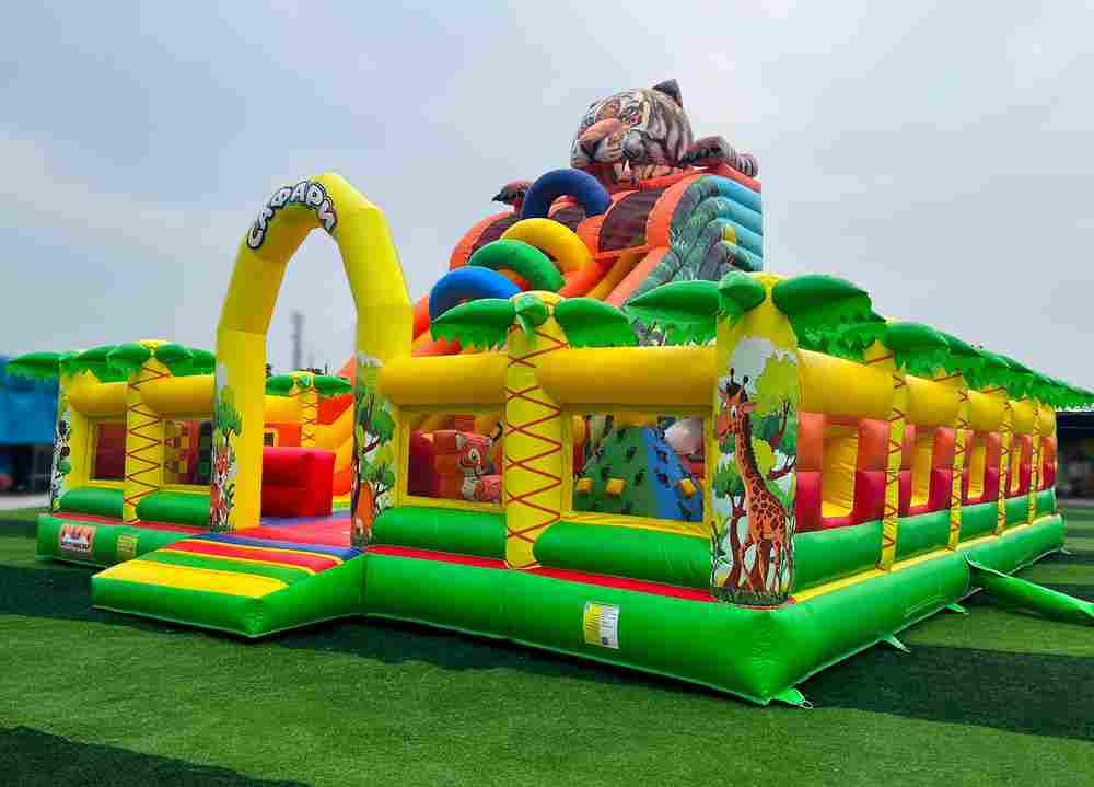 Коммерческий надувной батут «Сафари-Тигр» 10*9*8м, с двумя горками