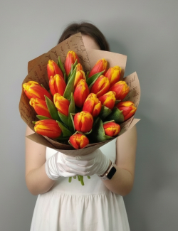 Букет из оранжевых тюльпанов