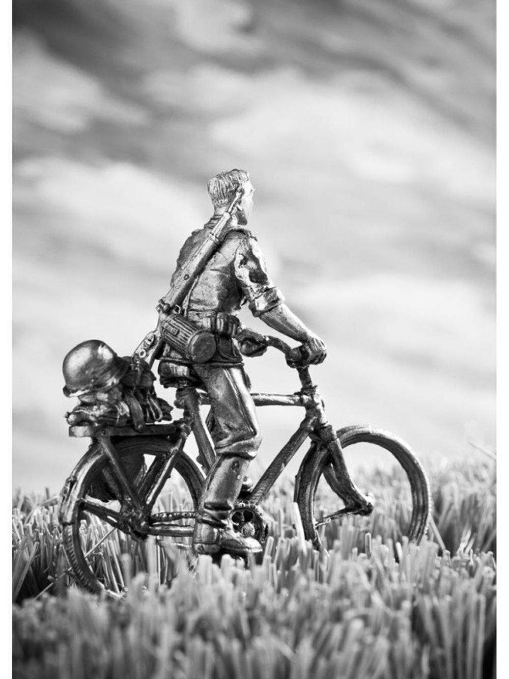 Оловянный солдатик Немец на велосипеде