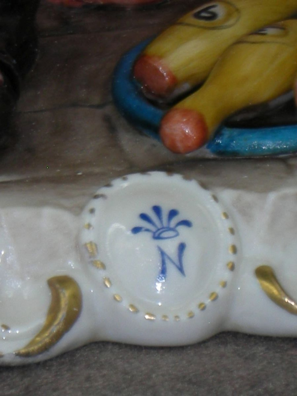 Статуэтка. Фарфор. Клоун жонглёр. Capodimonte. Италия