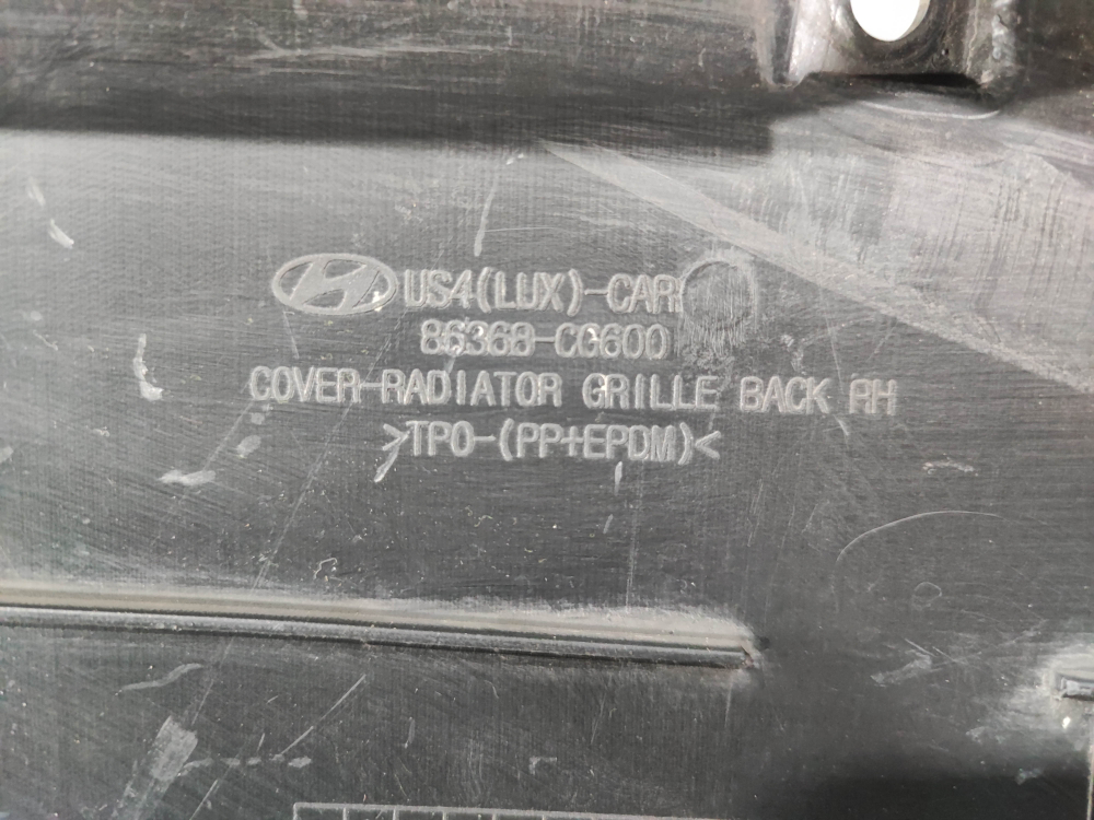 Кронштейн решетки радиатора правый Hyundai Staria (US4) 21-нв Б/У Оригинал 86368CG600