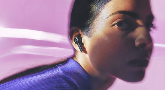 Подходит для любого уха Комфорт, который никогда не сдается. Звук, который всегда поднимает настроение. Beoplay EX приближает вас к любимым артистам – куда бы вы ни пошли, чем бы вы ни занимались.