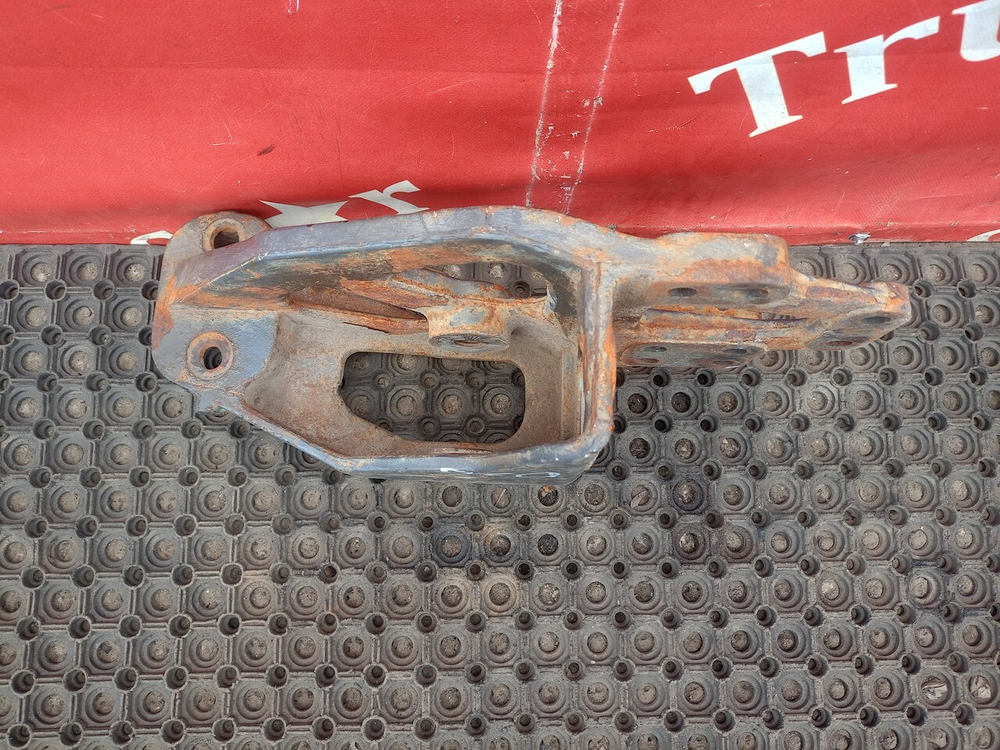 Кронштейн рессоры передней левый