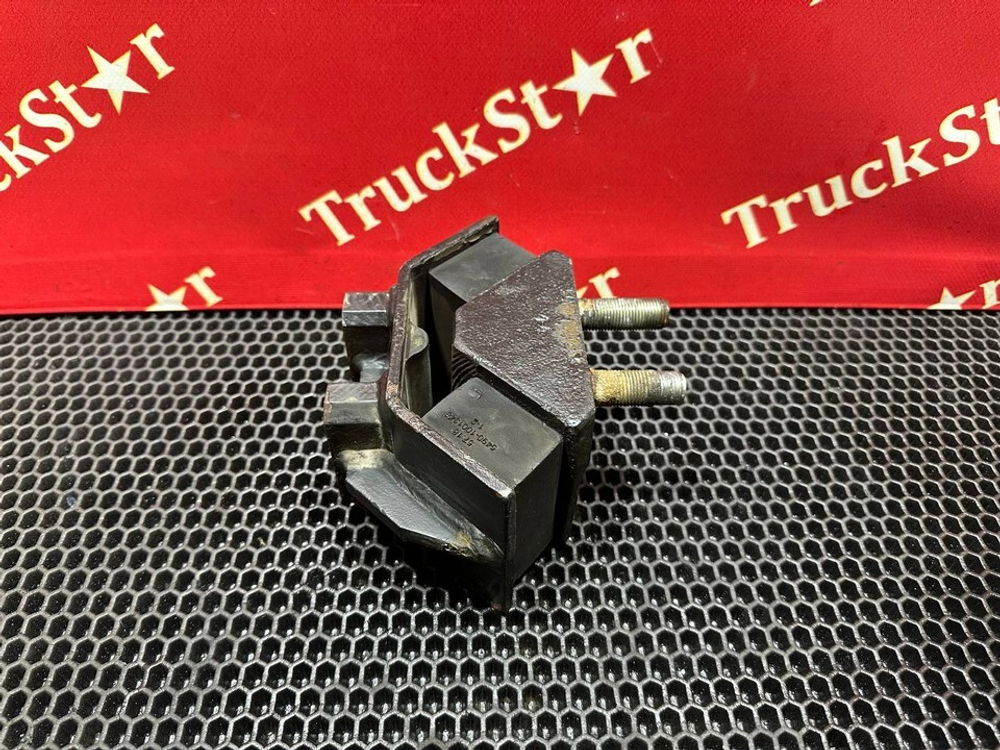 Подушка двигателя передняя 2018г