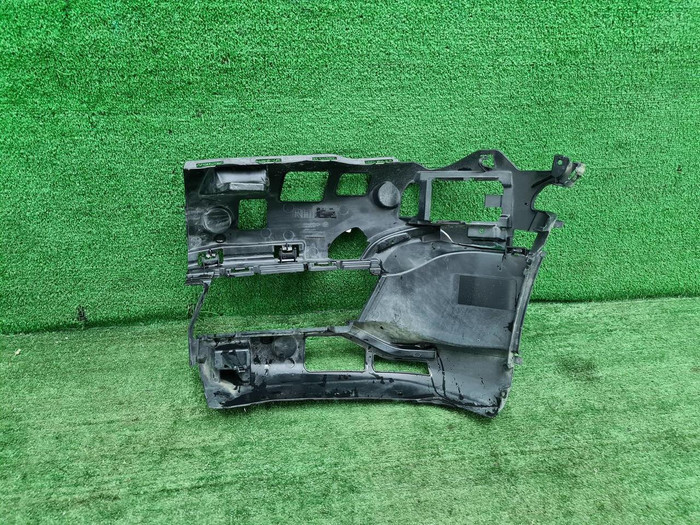 Кронштейн переднего бампера RH BMW 5er G30 (20-23)