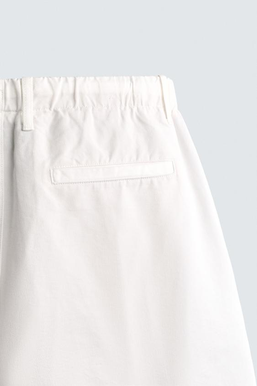 ZARA ШОРТЫ REGULAR FIT ИЗ ХЛОПКА И ЛИОЦЕЛЛА, ЖЕЛТОВАТО-БЕЛЫЙ