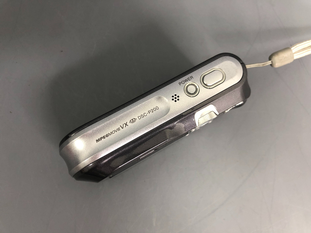 Sony Cyber-shot DSC-P200