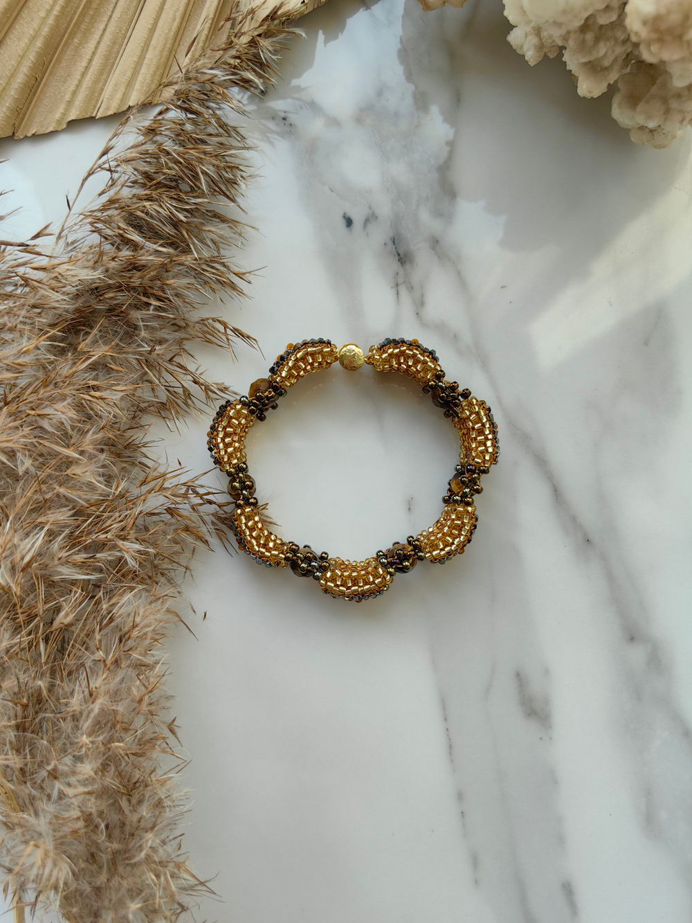 Браслет "Надежда" ручной работы из бисера и камня тигровый глаз