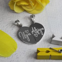 Парные кулоны Две половинки сердца с гравировкой имен на заказ